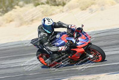 media/Dec-01-2025-Moto Forza (Mon) [[2daa91e15f]]/3-Beginner Group/Session 4 Turn 9/